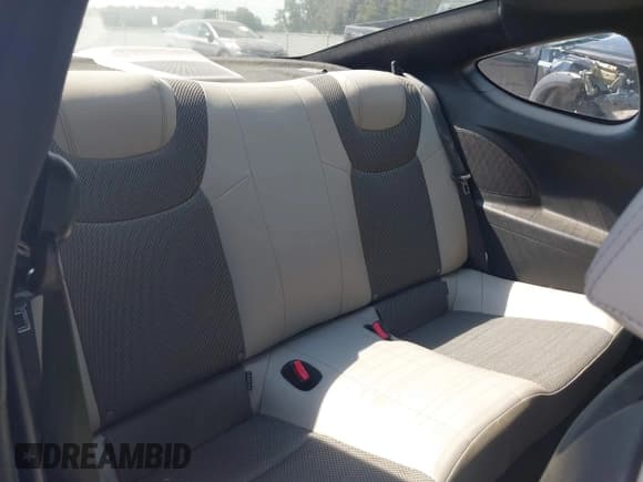 ✅ 2013 Hyundai Genesis Coupe 2.0T • VIN: KMHHT6KD8DU095379 • Lot: 42967454. Wystawiony na IAAI z przebiegiem 107 809 mil. Bezpłatny archiwum sprzedaży aukcyjnych z USA i szczegółowy raport historii pojazdu na DreamBid. Zdjęcie 8.