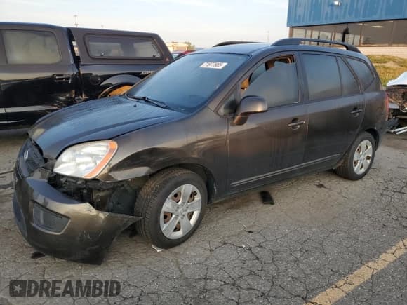 ✅ 2009 Kia Rondo LX • VIN: KNAFG528597221388 • Лот: 71977985. Опубликован ранее на Copart с пробегом 111 735 миль. Бесплатный доступ к архиву аукционных продаж из США и подробный отчёт об истории автомобиля на DreamBid. Изображение 1.