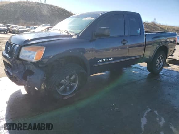 ✅ 2012 Nissan Titan SV • VIN: 1N6AA0CC6CN324663 • Lot: 46668015. Wystawiony na Copart z przebiegiem 242 166 mil. Bezpłatny archiwum sprzedaży aukcyjnych z USA i szczegółowy raport historii pojazdu na DreamBid. Zdjęcie 1.