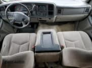 ✅ 2003 Chevrolet Suburban LT • VIN: 1GNEC16Z53J102683 • Lot: 49550365. Wystawiony na Copart z przebiegiem 235 200 mil. Bezpłatny archiwum sprzedaży aukcyjnych z USA i szczegółowy raport historii pojazdu na DreamBid. Zdjęcie 8.