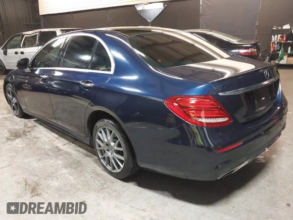 ✅ 2019 Mercedes-Benz E 300 • VIN: WDDZF4KB5KA563057 • Lot: 42253134. Listed on IAAI with 68,806 mi. Free auction sales archive from the USA and detailed vehicle history report at DreamBid. Image 3.