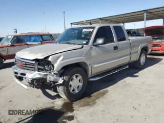 2006 GMC Sierra 1500 Work Truck with VIN 1GTEK19BX6E121799, listed as a Copart auction lot 55656655 with 200,346 mi miles and Salvage title. Bid and sale history available at DreamBid. Image 1.