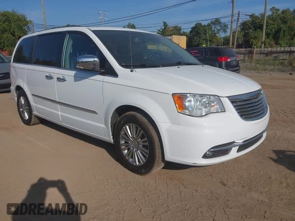 ✅ 2015 Chrysler Town & Country Touring L • VIN: 2C4RC1CGXFR676984 • Lot: 43214624. Listed on IAAI with 85,066 mi. Free auction sales archive from the USA and detailed vehicle history report at DreamBid. Image 1.