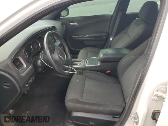 ✅ 2016 Dodge Charger SE • VIN: 2C3CDXBG6GH242130 • Lot: 70006235. Wystawiony na Copart z przebiegiem 159 225 mil. Bezpłatny archiwum sprzedaży aukcyjnych z USA i szczegółowy raport historii pojazdu na DreamBid. Zdjęcie 7.