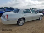 ✅ 2006 Lincoln Town Car Signature • VIN: 1LNHM81V66Y640509 • Lot: 59220805. Wystawiony na Copart z przebiegiem 352 029 mil. Bezpłatny archiwum sprzedaży aukcyjnych z USA i szczegółowy raport historii pojazdu na DreamBid. Zdjęcie 3.