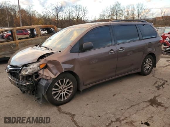 ✅ 2018 Toyota Sienna XLE • VIN: 5TDYZ3DC4JS963349 • Лот: 90307055. Опубликован ранее на Copart с пробегом 123 840 миль. Бесплатный доступ к архиву аукционных продаж из США и подробный отчёт об истории автомобиля на DreamBid. Изображение 1.
