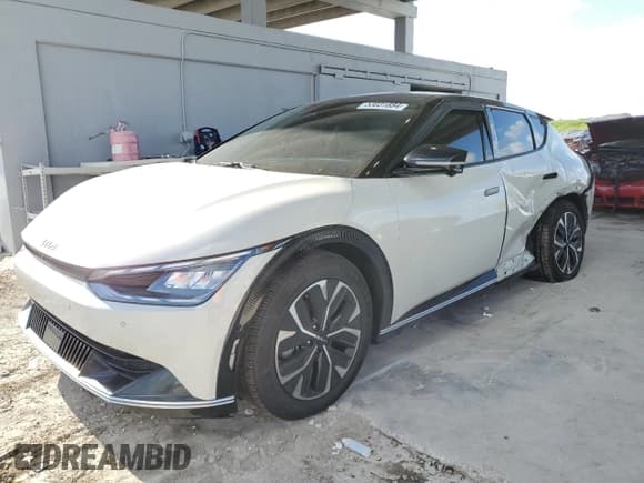 ✅ 2022 Kia EV6 Wind • VIN: KNDC3DLCXN5032322 • Lot: 53031884. Wystawiony na Copart z przebiegiem 45 369 mil. Bezpłatny archiwum sprzedaży aukcyjnych z USA i szczegółowy raport historii pojazdu na DreamBid. Zdjęcie 1.