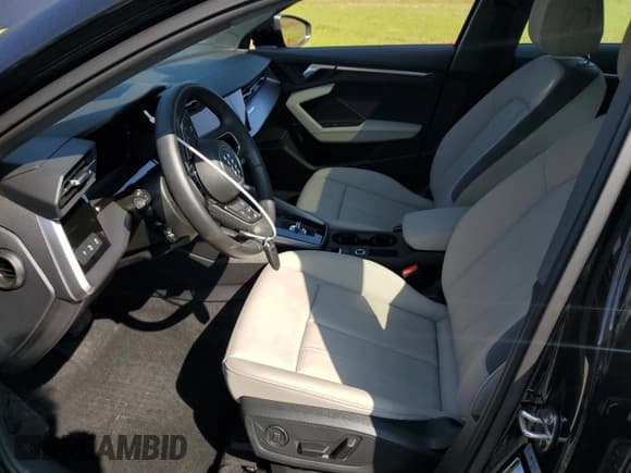 ✅ 2024 Audi A3 Premium • VIN: WAUGUDGY2RA121851 • Лот: 68086495. Опубликован ранее на Copart с пробегом 7 693 миль. Бесплатный доступ к архиву аукционных продаж из США и подробный отчёт об истории автомобиля на DreamBid. Изображение 7.