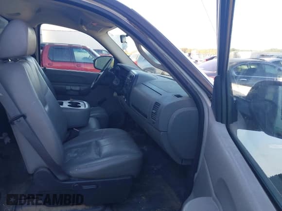 ✅ 2008 Chevrolet Silverado 1500 Work Truck • VIN: 1GCEC14048Z145725 • Lot: 43561077. Listed on IAAI with 122,806 mi. Free auction sales archive from the USA and detailed vehicle history report at DreamBid. Image 5.