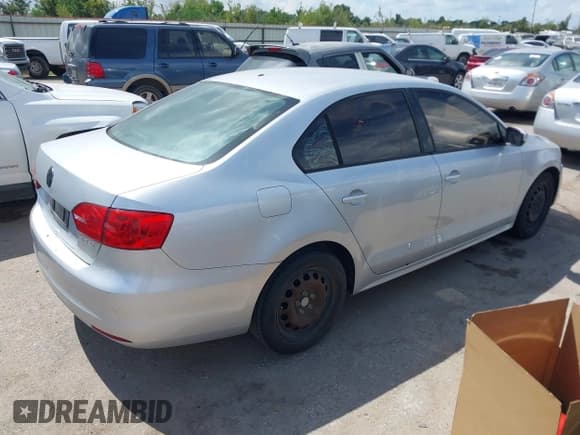 ✅ 2012 Volkswagen Jetta SE • VIN: 3VWDP7AJ5CM086546 • Лот: 43296423. Опубликован ранее на IAAI с пробегом 137 789 миль. Бесплатный доступ к архиву аукционных продаж из США и подробный отчёт об истории автомобиля на DreamBid. Изображение 4.