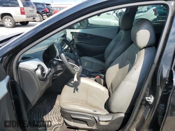 ✅ 2019 Hyundai Kona SE • VIN: KM8K12AA6KU266686 • Лот: 67202544. Опубликован ранее на Copart с пробегом 127 756 миль. Бесплатный доступ к архиву аукционных продаж из США и подробный отчёт об истории автомобиля на DreamBid. Изображение 7.