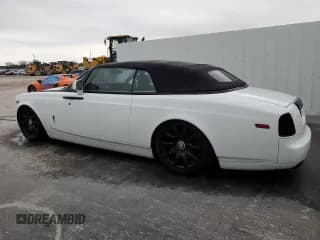 ✅ 2016 Rolls-Royce Drophead Coupe • VIN: SCA682D53GUX75407 • Lot: 74915404. Wystawiony na Copart z przebiegiem Nie podano. Bezpłatny archiwum sprzedaży aukcyjnych z USA i szczegółowy raport historii pojazdu na DreamBid. Zdjęcie 2.