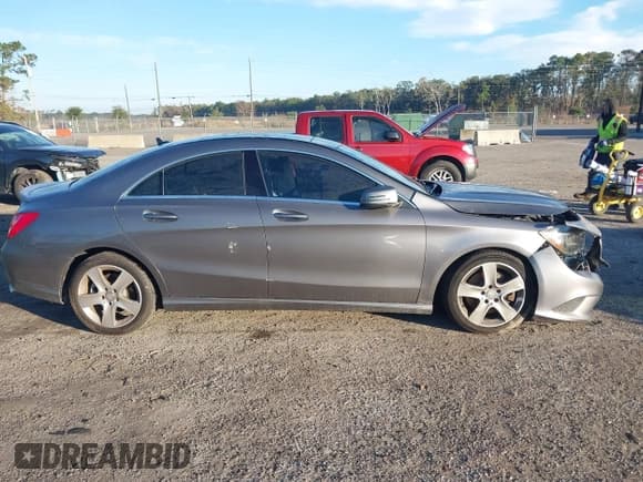 ✅ 2016 Mercedes-Benz CLA 250 • VIN: WDDSJ4EB8GN328051 • Lot: 43918493. Wystawiony na IAAI z przebiegiem 72 499 mil. Bezpłatny archiwum sprzedaży aukcyjnych z USA i szczegółowy raport historii pojazdu na DreamBid. Zdjęcie 13.