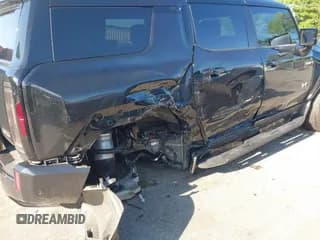 ✅ 2024 GMC Hummer EV 3X • VIN: 1GKB0RDC0RU112406 • Lot: 42457270. Listed on IAAI with 12,718 mi. Free auction sales archive from the USA and detailed vehicle history report at DreamBid. Image 6.