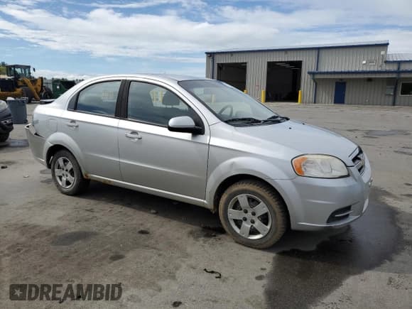 ✅ 2011 Chevrolet Aveo 1LT • VIN: KL1TD5DE9BB130281 • Lot: 57233415. Wystawiony na Copart z przebiegiem Nie podano. Bezpłatny archiwum sprzedaży aukcyjnych z USA i szczegółowy raport historii pojazdu na DreamBid. Zdjęcie 4.