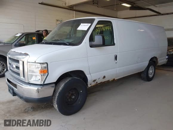 ✅ 2013 Ford Econoline Cargo Commercial • VIN: 1FTSS3EL0DDA86867 • Lot: 42396449. Wystawiony na IAAI z przebiegiem 336 057 mil. Bezpłatny archiwum sprzedaży aukcyjnych z USA i szczegółowy raport historii pojazdu na DreamBid. Zdjęcie 2.