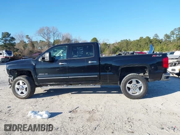 ✅ 2015 Chevrolet Silverado 2500HD LTZ • VIN: 1GC1KWE82FF138158 • Lot: 41369180. Listed on IAAI with 268,501 mi. Free auction sales archive from the USA and detailed vehicle history report at DreamBid. Image 15.