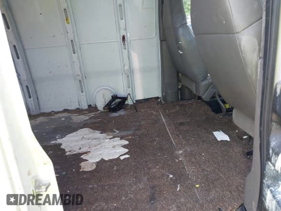 ✅ 2009 Chevrolet Express Cargo • VIN: 1GCGG25C191146374 • Lot: 42362448. Listed on IAAI with 318,817 mi. Free auction sales archive from the USA and detailed vehicle history report at DreamBid. Image 8.