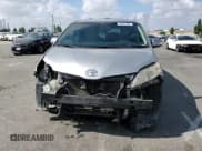 ✅ 2013 Toyota Sienna XLE AAS • VIN: 5TDYK3DC6DS371279 • Lot: 80127505. Wystawiony na Copart z przebiegiem 137 003 mil. Bezpłatny archiwum sprzedaży aukcyjnych z USA i szczegółowy raport historii pojazdu na DreamBid. Zdjęcie 15.