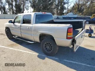 ✅ 2005 GMC Sierra Denali • VIN: 2GTEK63N451332366 • Лот: 84016804. Опубликован ранее на Copart с пробегом 303 703 миль. Бесплатный доступ к архиву аукционных продаж из США и подробный отчёт об истории автомобиля на DreamBid. Изображение 2.