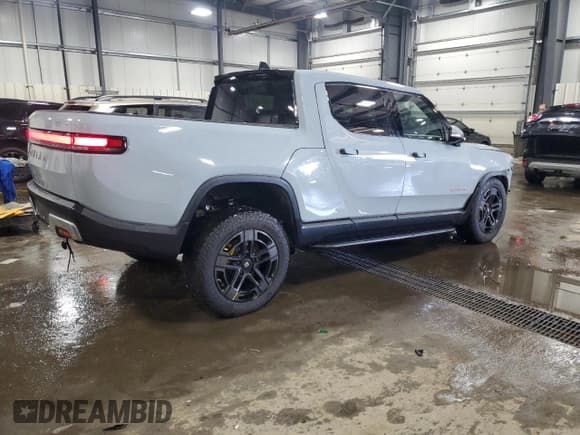 ✅ 2022 Rivian R1T Launch Edition • VIN: 7FCTGAALXNN005332 • Lot: 48002285. Wystawiony na Copart z przebiegiem 24 488 mil. Bezpłatny archiwum sprzedaży aukcyjnych z USA i szczegółowy raport historii pojazdu na DreamBid. Zdjęcie 3.