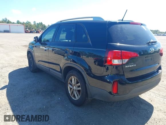 ✅ 2015 Kia Sorento LX • VIN: 5XYKT3A60FG633394 • Lot: 43468565. Listed on IAAI with 186,355 mi. Free auction sales archive from the USA and detailed vehicle history report at DreamBid. Image 3.