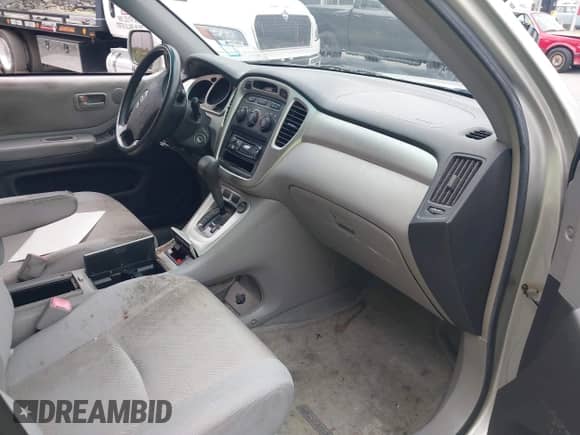 2004 Toyota Highlander z VIN JTEGD21AX40085842, wystawiony jako IAAI lot #43026363 z przebiegiem 306 121 mil mil oraz . Historia ofert i sprzedaży dostępna na DreamBid. Obrazek 5.