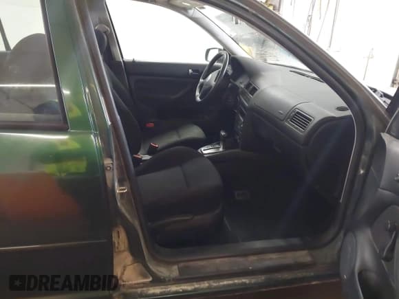 ✅ 1999 Volkswagen Jetta GL • VIN: 3VWRA29M6XM073433 • Lot: 43842249. Listed on IAAI with 138,447 mi. Free auction sales archive from the USA and detailed vehicle history report at DreamBid. Image 5.