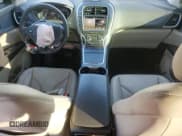 ✅ 2018 Lincoln MKX Select • VIN: 2LMPJ6KR5JBL25561 • Лот: 92602005. Опубликован ранее на Copart с пробегом 184 397 миль. Бесплатный доступ к архиву аукционных продаж из США и подробный отчёт об истории автомобиля на DreamBid. Изображение 8.