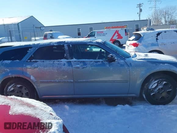 2006 Dodge Magnum with VIN 2D4FV47T06H415474, listed as a IAAI auction lot 41597365 with 172,597 mi miles and . Bid and sale history available at DreamBid. Image 13.