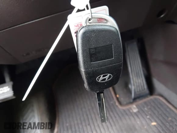 ✅ 2017 Hyundai Santa Fe 2.4L • VIN: 5XYZUDLB8HG383854 • Lot: 43503557. Listed on IAAI with 97,144 mi. Free auction sales archive from the USA and detailed vehicle history report at DreamBid. Image 11.