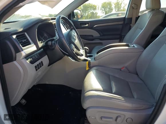 ✅ 2018 Toyota Highlander Hybrid Limited • VIN: 5TDDGRFH8JS049105 • Lot: 71091465. Listed on Copart with 61,803 mi. Free auction sales archive from the USA and detailed vehicle history report at DreamBid. Image 7.