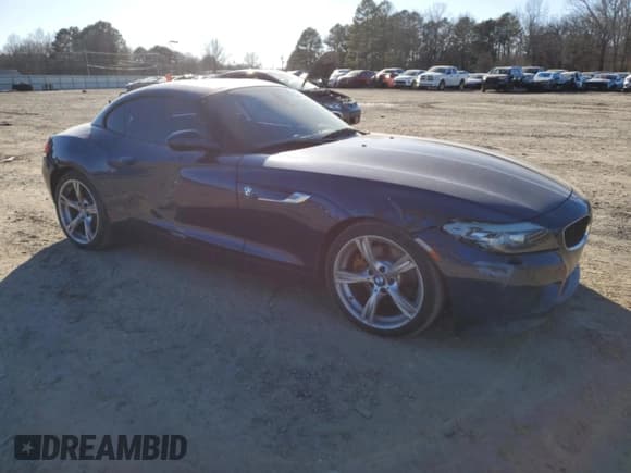 ✅ 2011 BMW Z4 sDrive30i • VIN: WBALM5C56BE378638 • Lot: 89139045. Listed on Copart with 74,525 mi. Free auction sales archive from the USA and detailed vehicle history report at DreamBid. Image 4.