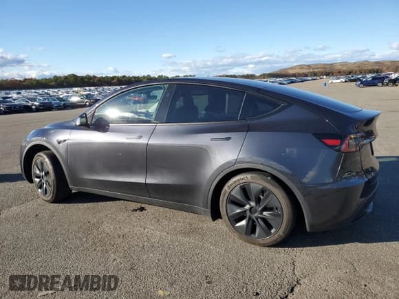 ✅ 2024 Tesla Model Y • VIN: 7SAYGDED9RF099811 • Lot: 90992675. Wystawiony na Copart z przebiegiem 21 419 mil. Bezpłatny archiwum sprzedaży aukcyjnych z USA i szczegółowy raport historii pojazdu na DreamBid. Zdjęcie 2.