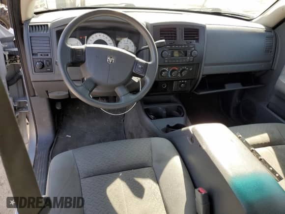 2007 Dodge Dakota ST z VIN 1D7HW28P17S184237, wystawiony jako Copart lot #43230605 z przebiegiem 151 993 mil mil oraz Czysty tytuł • Clean title. Historia ofert i sprzedaży dostępna na DreamBid. Obrazek 8.