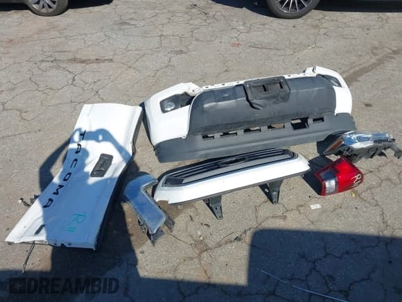 ✅ 2020 Toyota Tacoma SR5 • VIN: 3TMAZ5CN8LM136652 • Лот: 43693364. Опубликован ранее на IAAI с пробегом 63 828 миль. Бесплатный доступ к архиву аукционных продаж из США и подробный отчёт об истории автомобиля на DreamBid. Изображение 12.