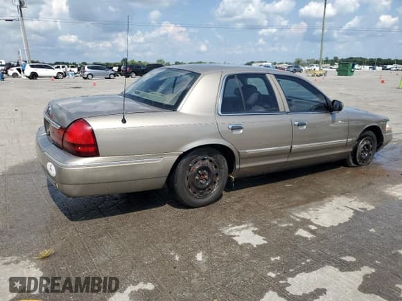 ✅ 2005 Mercury Grand Marquis GS • VIN: 2MEFM74W75X646293 • Lot: 67956095. Wystawiony na Copart z przebiegiem 132 396 mil. Bezpłatny archiwum sprzedaży aukcyjnych z USA i szczegółowy raport historii pojazdu na DreamBid. Zdjęcie 3.