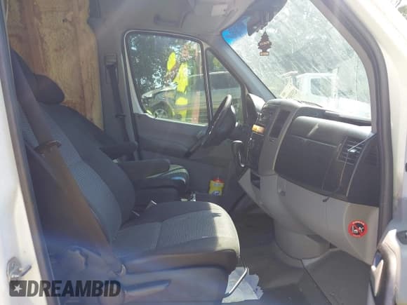 ✅ 2010 Mercedes-Benz Sprinter Cargo • VIN: WD3PE8CC0A5430498 • Lot: 42553817. Listed on IAAI with 231,427 mi. Free auction sales archive from the USA and detailed vehicle history report at DreamBid. Image 5.