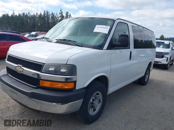 ✅ 2012 Chevrolet Express Passenger 1LT • VIN: 1GAZGYFG6C1166682 • Lot: 43309683. Listed on IAAI with 49,181 mi. Free auction sales archive from the USA and detailed vehicle history report at DreamBid. Image 2.