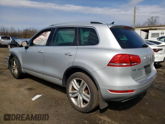 ✅ 2013 Volkswagen Touareg Exec • VIN: WVGEF9BP6DD011274 • Lot: 50680105. Listed on Copart with 96,336 mi. Free auction sales archive from the USA and detailed vehicle history report at DreamBid. Image 2.