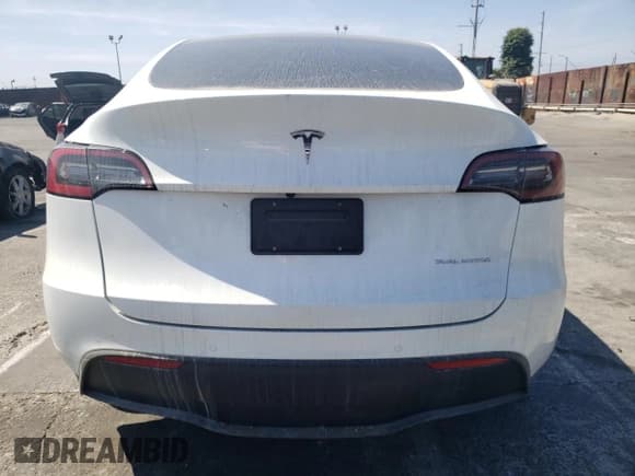 ✅ 2022 Tesla Model Y Long Range • VIN: 7SAYGDEE4NF315356 • Lot: 57292595. Wystawiony na Copart z przebiegiem 1 056 mil. Bezpłatny archiwum sprzedaży aukcyjnych z USA i szczegółowy raport historii pojazdu na DreamBid. Zdjęcie 6.