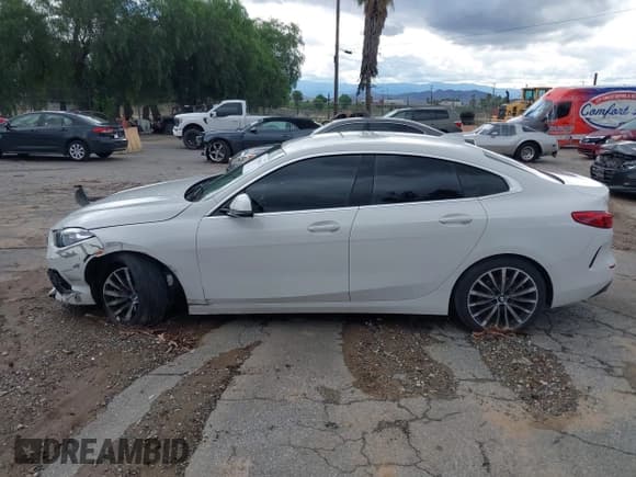 ✅ 2021 BMW 2 Series 228i • VIN: WBA53AK02M7J43610 • Lot: 43704080. Wystawiony na IAAI z przebiegiem 58 787 mil. Bezpłatny archiwum sprzedaży aukcyjnych z USA i szczegółowy raport historii pojazdu na DreamBid. Zdjęcie 14.