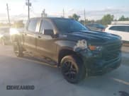 ✅ 2023 Chevrolet Silverado 1500 Custom Trail Boss • VIN: 3GCPDCEKXPG148290 • Lot: 42969215. Wystawiony na IAAI z przebiegiem 41 300 mil. Bezpłatny archiwum sprzedaży aukcyjnych z USA i szczegółowy raport historii pojazdu na DreamBid. Zdjęcie 1.