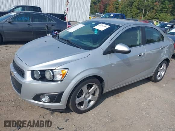 ✅ 2015 Chevrolet Sonic LTZ • VIN: 1G1JE5SB5F4208001 • Лот: 43265980. Размещён на IAAI с пробегом 112 924 миль миль. Получите бесплатный доступ к архиву аукционных продаж из США и посмотрите подробный отчёт об истории автомобиля на DreamBid. Изображение 2.