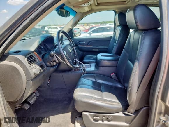 ✅ 2007 Chevrolet Suburban LTZ • VIN: 1GNFC160X7R313925 • Lot: 65341235. Listed on Copart with 221,393 mi. Free auction sales archive from the USA and detailed vehicle history report at DreamBid. Image 7.