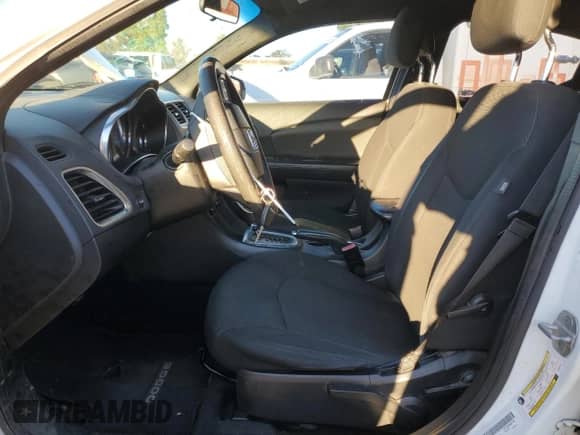 2013 Dodge Avenger SE z VIN 1C3CDZAB2DN563229, wystawiony jako Copart lot #82574925 z przebiegiem 160 261 mil mil oraz Szkoda całkowita • Salvage title. Historia ofert i sprzedaży dostępna na DreamBid. Obrazek 7.