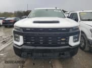 ✅ 2020 Chevrolet Silverado 2500HD Work Truck • VIN: 1GC4YLE7XLF184964 • Lot: 87400175. Wystawiony na Copart z przebiegiem 123 153 mil. Bezpłatny archiwum sprzedaży aukcyjnych z USA i szczegółowy raport historii pojazdu na DreamBid. Zdjęcie 5.