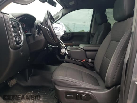 ✅ 2019 Chevrolet Silverado 1500 RST • VIN: 1GCRYEEDXKZ221905 • Lot: 56940945. Listed on Copart with 61,613 mi. Free auction sales archive from the USA and detailed vehicle history report at DreamBid. Image 7.