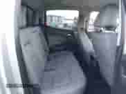 2018 Chevrolet Colorado 2WD LT z VIN 1GCGSCEN2J1229807, wystawiony jako IAAI lot #43391851 z przebiegiem 88 766 mil mil oraz . Historia ofert i sprzedaży dostępna na DreamBid. Obrazek 8.