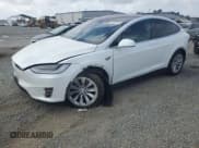 ✅ 2021 Tesla Model X Long Range Plus • VIN: 5YJXCDE27MF324934 • Lot: 86520135. Wystawiony na Copart z przebiegiem 26 174 mil. Bezpłatny archiwum sprzedaży aukcyjnych z USA i szczegółowy raport historii pojazdu na DreamBid. Zdjęcie 1.